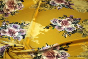 Ткань для рукоделия
 Армани шелк розы крупные цвет горчичный